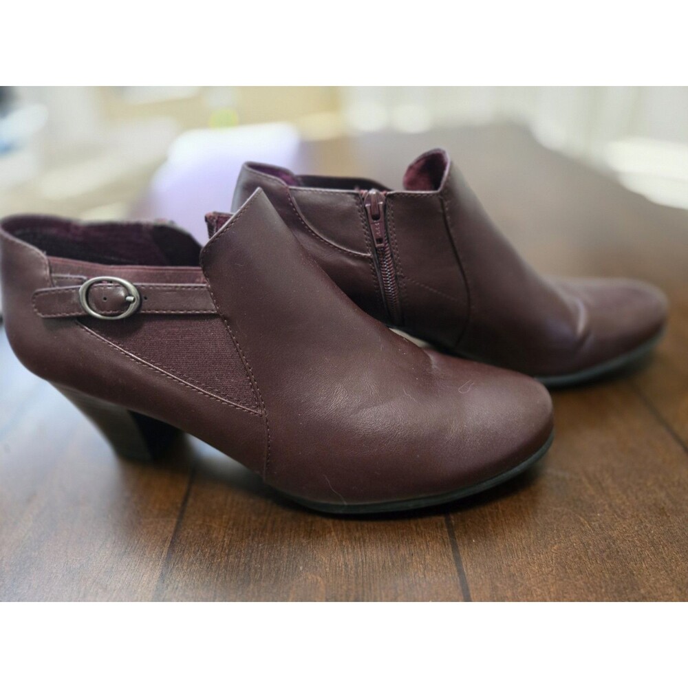 Croft and Barrow Ortholite Faux Leather Ankle Boot Ines Size 10 - Color is Wine